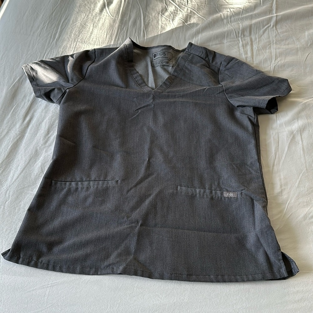 Medium double front pocket figs shirt